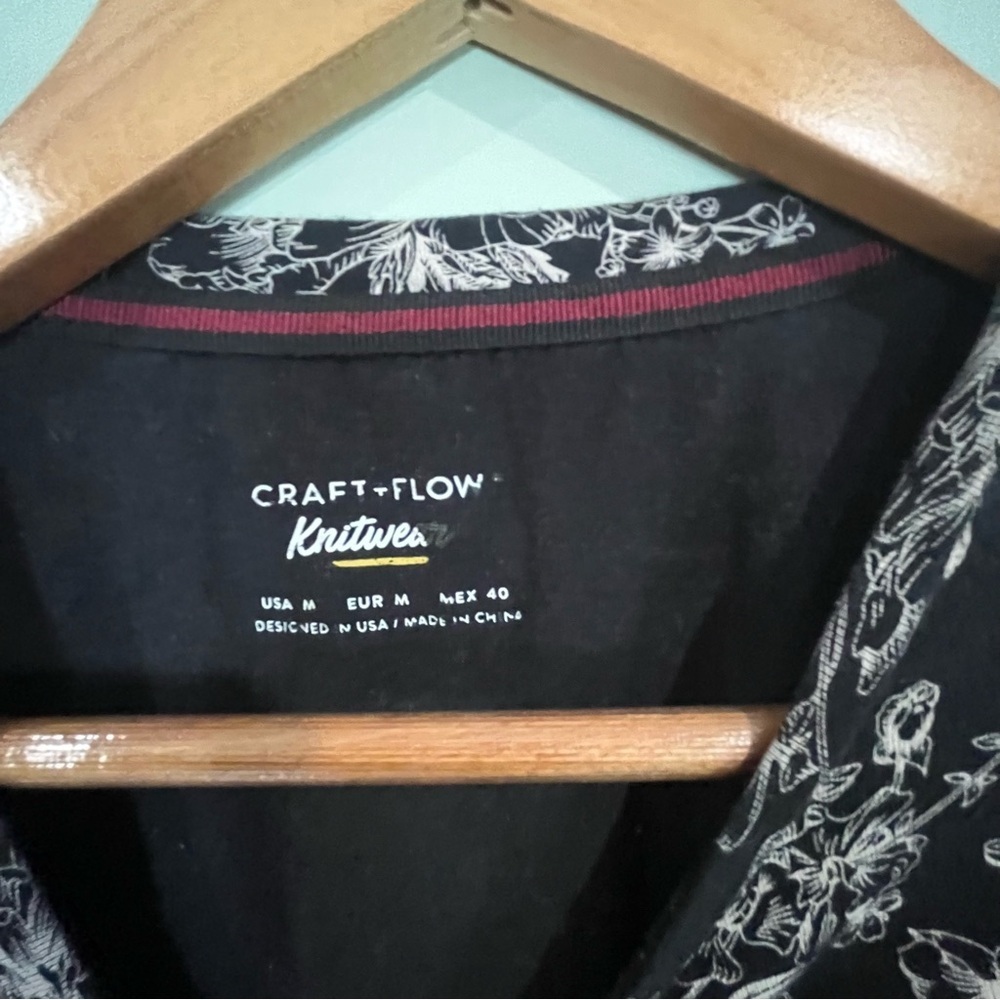 6/$25Elegant Black and White Floral Women's Blouse - Picture 3 of 6